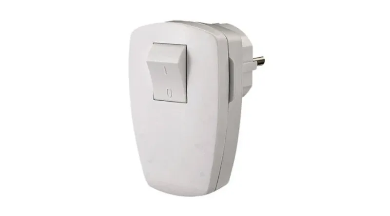 Földelt lengő dugvilla csatlakozó kapcsolóval fehér - 0108H